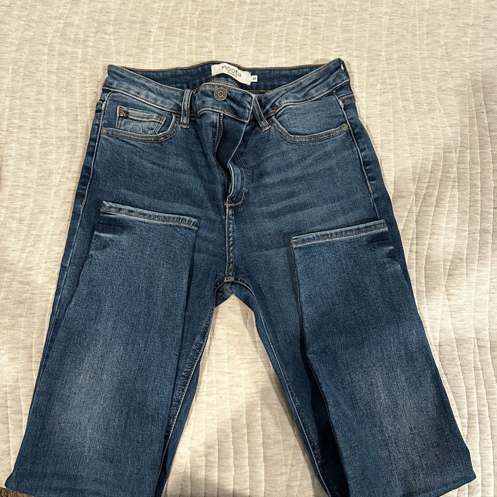 Blue Skinny Jeans with High-Rise Waist and Faded Look